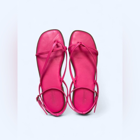 Cushionaire Shoes - Pink vegan leather sandals with adjustable straps Vida by Cushionaire size 8.5